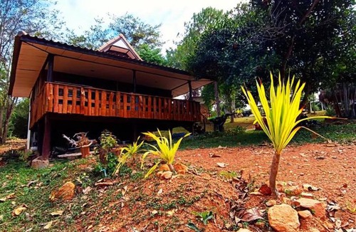 Kaset Sombun House | Blue Sky Hill Homestay Chaiyaphum