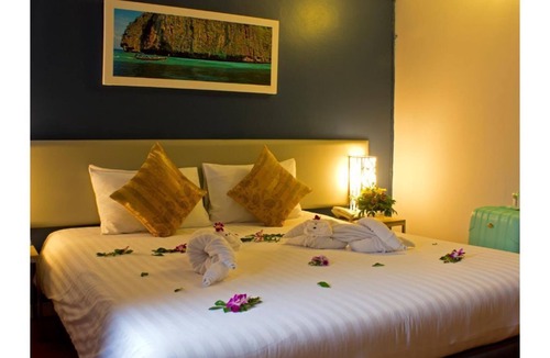 Karon Hotel | * Boutique hotel standard room #19, 3 min walk to karon beach *