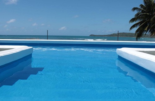 Corn Island Hotel | Brand-New Oceanfront Queen Room