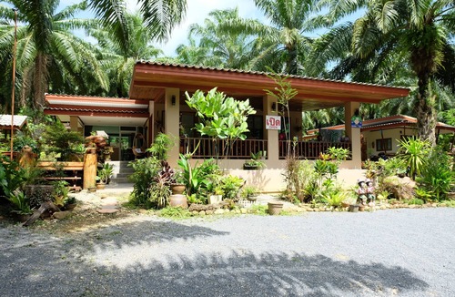 Khlong Thom Nuea House | Bungalow near Hot Spring Waterfall