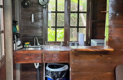 Leon House | Cabana Mitchell is a beachfront cozy cabana at Playa Tesoro