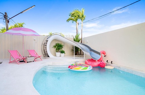 Nong Chaeng Villa | Candy House Private Pool Villa & KTV