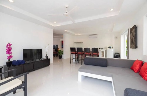 Bophut Hills Apartment | Charming 1-bedroom flat with shared pool