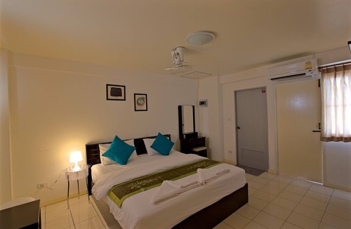 Saen Suk Hotel | Charn Residence