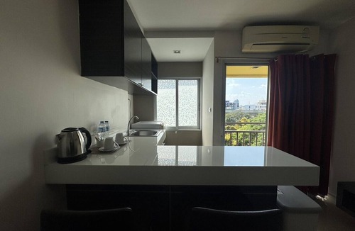 Khlong Ton Sai House | Chic Deluxe DBL Suite | Modern Bella B Comfort