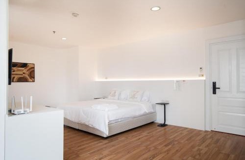 Ploenchit Apartment | Chic King Bed Apt w Bathtub, BTS Central BKK BTB9