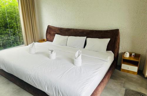 Hin Lek Fai Villa | Chomchom Pool Villa