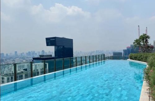 Rama 9 Apartment | City Lights Retreat