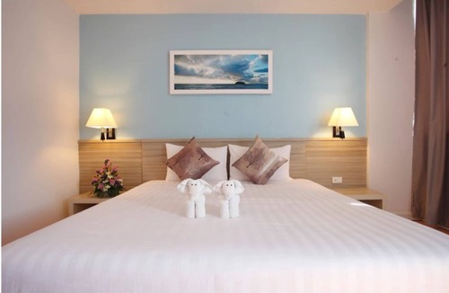 Karon Hotel | City View superior room #12, 3 mins to Karon beach