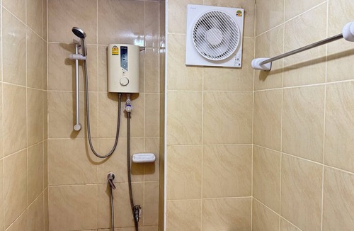Sri Phum Hotel | Collection O Banwiang Guesthouse