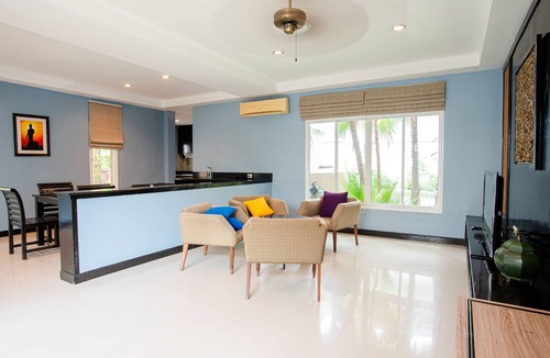 Thep Kasattri Hotel | Colorful Pool Villa