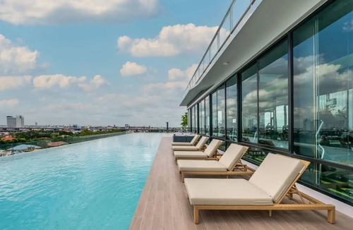 Bang Kaeo Condo | Condo with gym, pool, coworking areas, convenience store and shuttle van to BTS