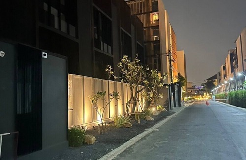 Phlabphla Condo | Cozy 1-bedYour Urban Escape: U-Charoen, Town in Town