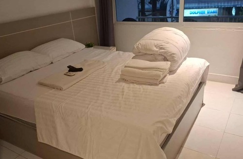 Kata Bed & Breakfast | Cozy 1-bedroom bed & breakfast in Kata with AC. 8 minutes walk to the beach.