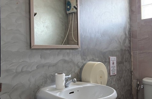 Kata Bed & Breakfast | Cozy 1-bedroom bed & breakfast in Kata with AC. 8 minutes walk to the beach.