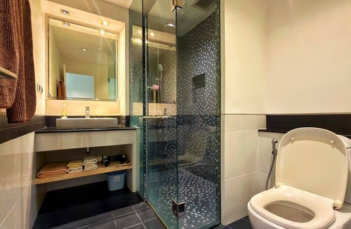Kamala Hotel | Cozy 1-bedroom hotel with AC in pleasant Tambon Kamala