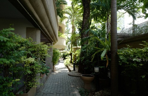 Thung Maha Mek House | Cozy and Spacious 6BR House Central Bangkok