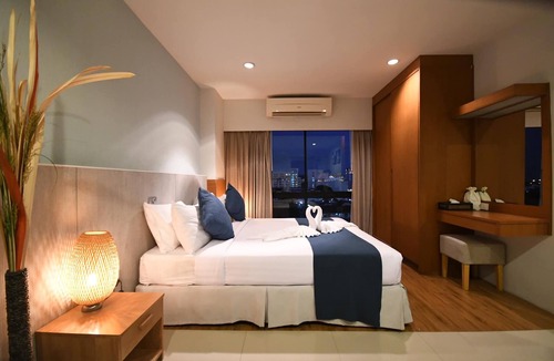 Noen Phra Hotel | Crystal Jade Hotel