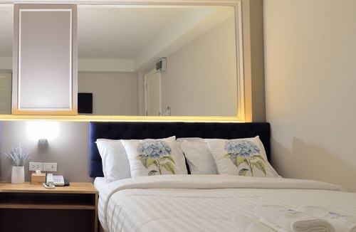 Thanon Phaya Thai Hotel | De Lavender Bangkok Hotel