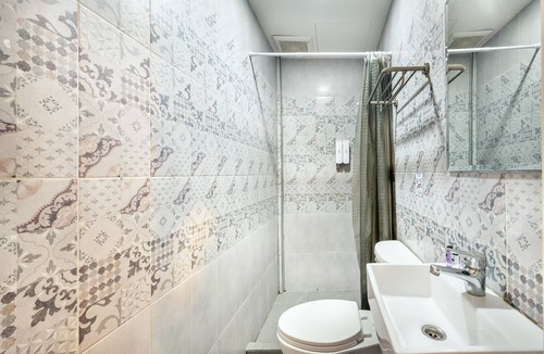 Thanon Phaya Thai Hotel | De Lavender Bangkok Hotel