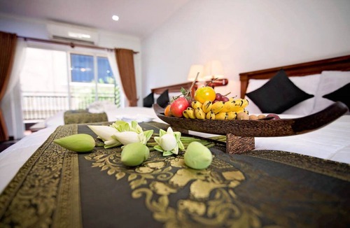 Downtown Siem Reap Hotel | Deluxe Pool view with Breakfast - 02 minutes to Old market area - Free Pick Up