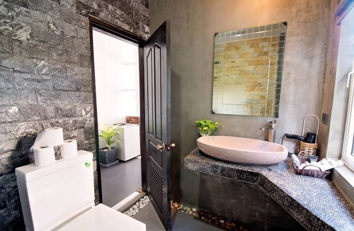 Downtown Siem Reap Hotel | Deluxe Pool view with Breakfast - 02 minutes to Old market area - Free Pick Up