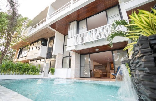Jomtien Villa | Dojo pool villa beach front and sea view