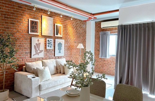 Ekkamai Apartment | Ekkamai Loft kingbed+ couch +convertible sofabed + airmatt, max 4
