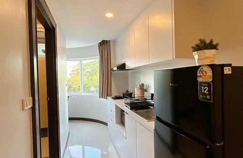 Huay Kaew Apartment | Elegant Modern White Suite