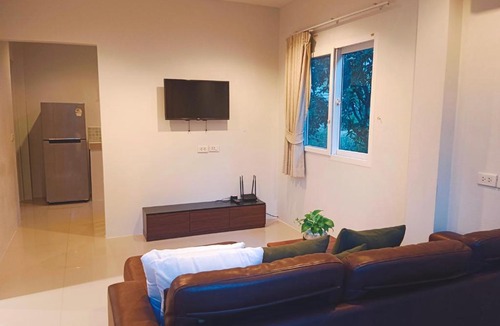 Maret House | Elevated Bungalow House 5 min from the beach 3-6