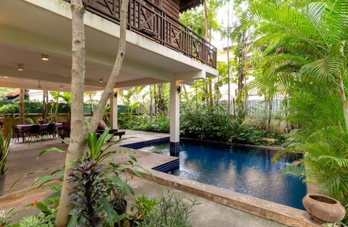 Sangkat Sla Kram Bed & Breakfast | Enkosa 4-Bedroom Wooden Luxury House