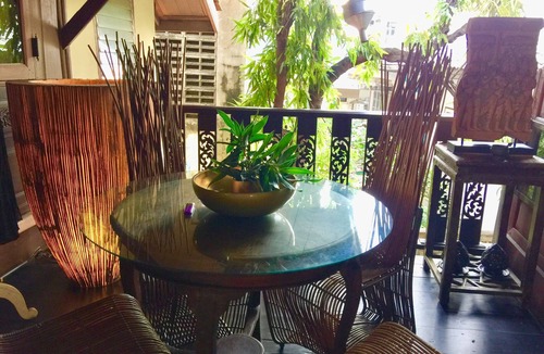 Bangkok Central Business District Villa | Experience Thai Living in a Homey City Villa Ideal for Families & Groups