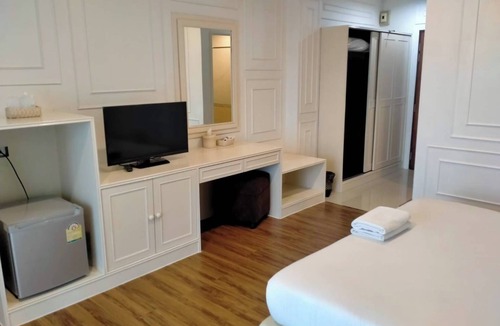Sing Buri Hotel | Golden Dragon Resort