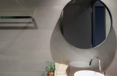Phra Khanong Nuea Hotel | Goose Living Bangkok BTS Phra Khanong