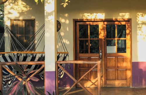 Aserradores House | Gorgeous Lofted 1 Bedroom Home-Hot Water/Parking