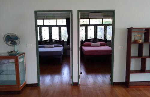 Prachinburi House | Green Home by Canal
