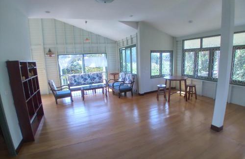 Prachinburi House | Green Home by Canal