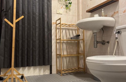Maret House | Guest home blue