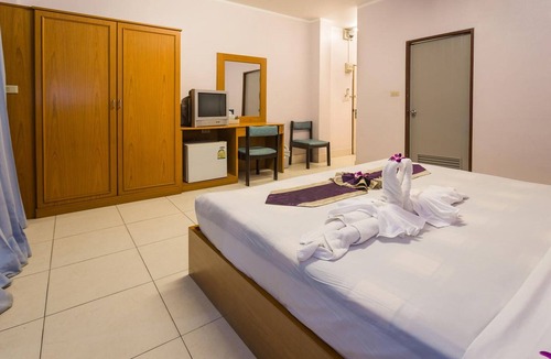 Nanai Road House | Guesthouse Belvedere - Central Bedroom near Patong Beach and Restaurant