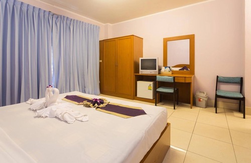 Nanai Road House | Guesthouse Belvedere - Cozy Beautiful Double Room near Patong Beach