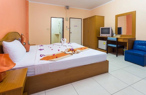Nanai Road House | Guesthouse Belvedere - Cozy Beautiful Double Room near Patong Beach
