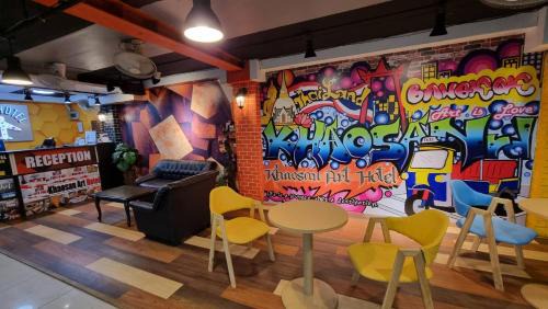 Phra Athit House | Happio