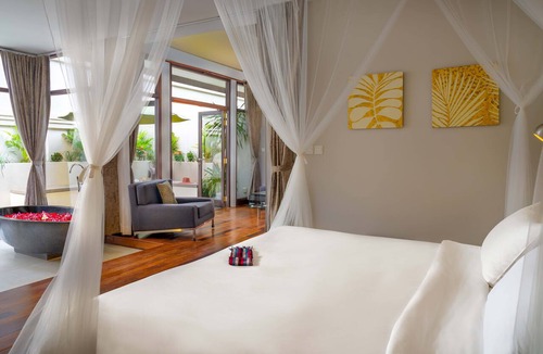 Sangkat Sla Kram Hotel | Heritage Suites Hotel