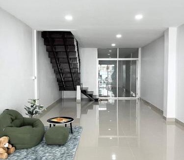Pom Prap Sattru Phai Apartment | Home DranWit