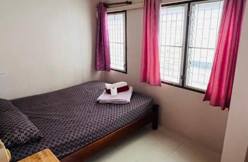 Wat Bowon Niwet House | Honey Place Guesthouse