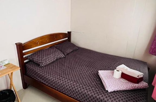 Wat Bowon Niwet House | Honey Place Guesthouse
