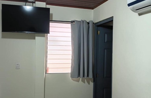 Leon House | Hostal Calle Real