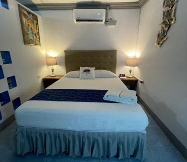 Leon House | Hostal Clary