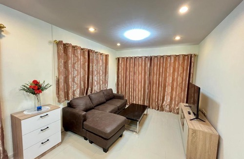 Sala Klang House | House in Nonthaburi close to Bangkok 3 Bedrooms ภัสสรไพรด์ บ้านทั้งหลัง 3 ห้องนอน บางกรวย นนทบุรี