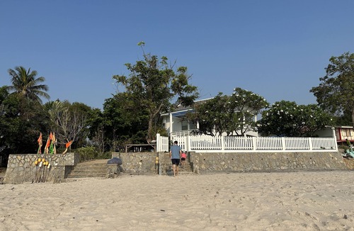 Nong Kae House | House on the Beach! 5 mins walk on beach to hotels and coffee shops/